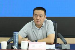 小吧问东契奇球队如何将哈登限制得只得7分 他夸赞了PJ琼斯和欧文